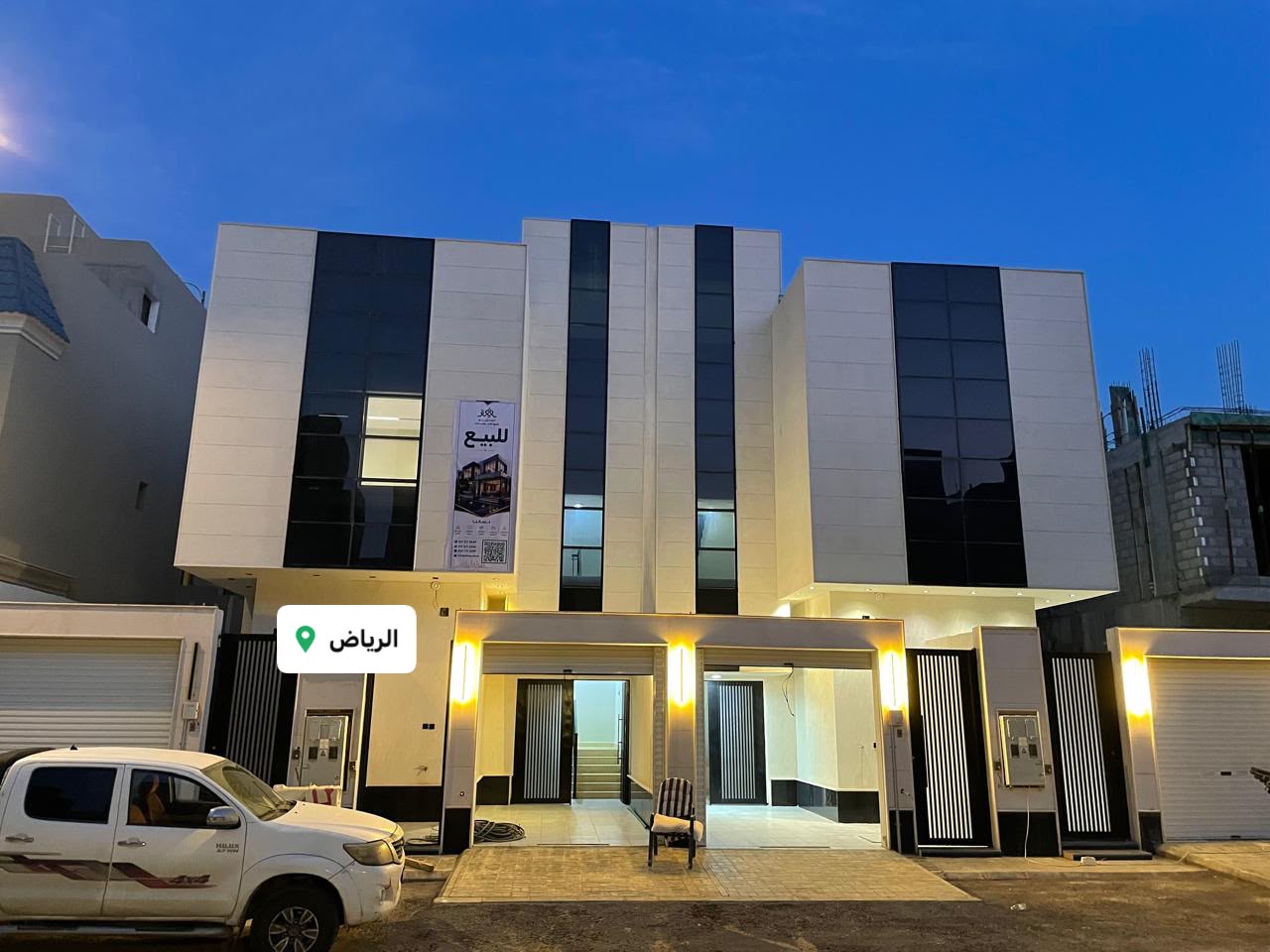 للبيع  دوبلكس بتوزيع عملي ومساحات مناسبة للسكن العائلي بحي الرمال شرق الرياض 