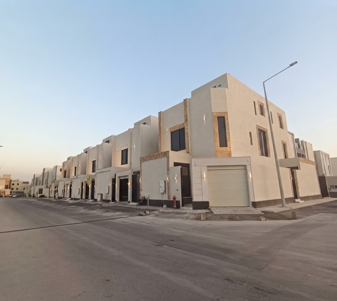 للبيع في مخطط غصون خمس  فلل مميزه