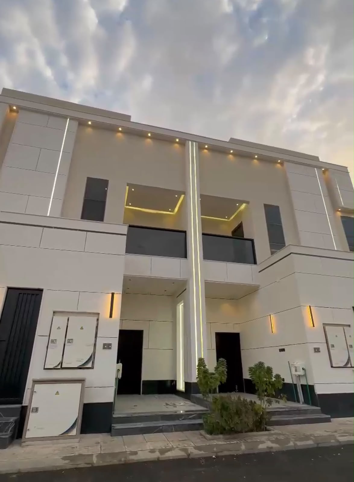 فيلا سكنية متعددة الوحدات للبيع في حي غصون الجنادرية الرياض 